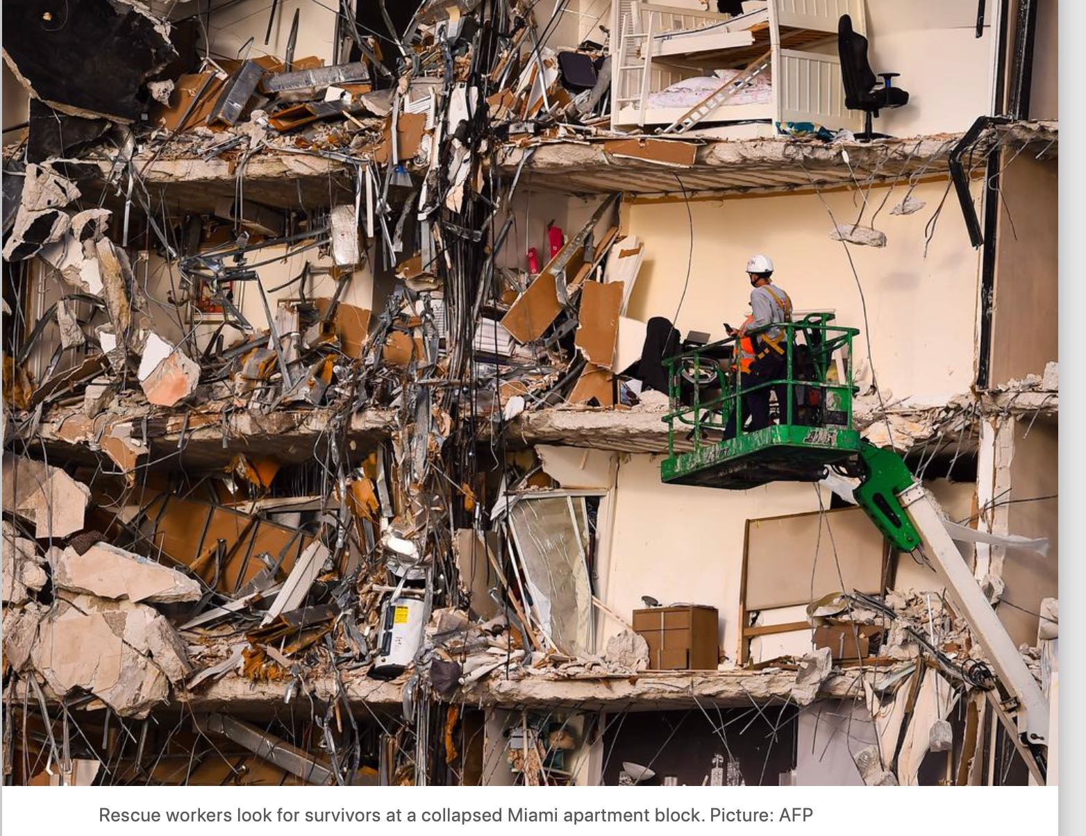 美国迈阿密一公寓楼倒塌：已找到102人 至少99人失踪_凤凰网