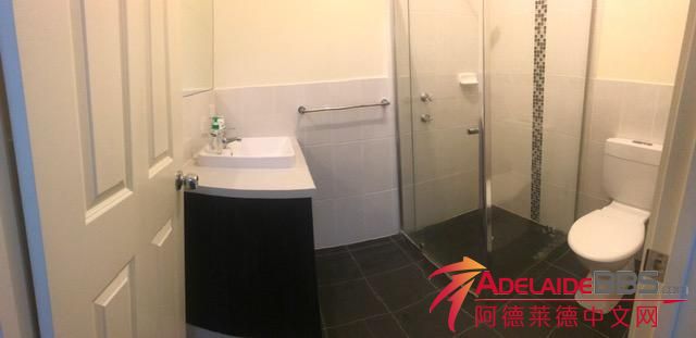 bathroom 34E.jpg