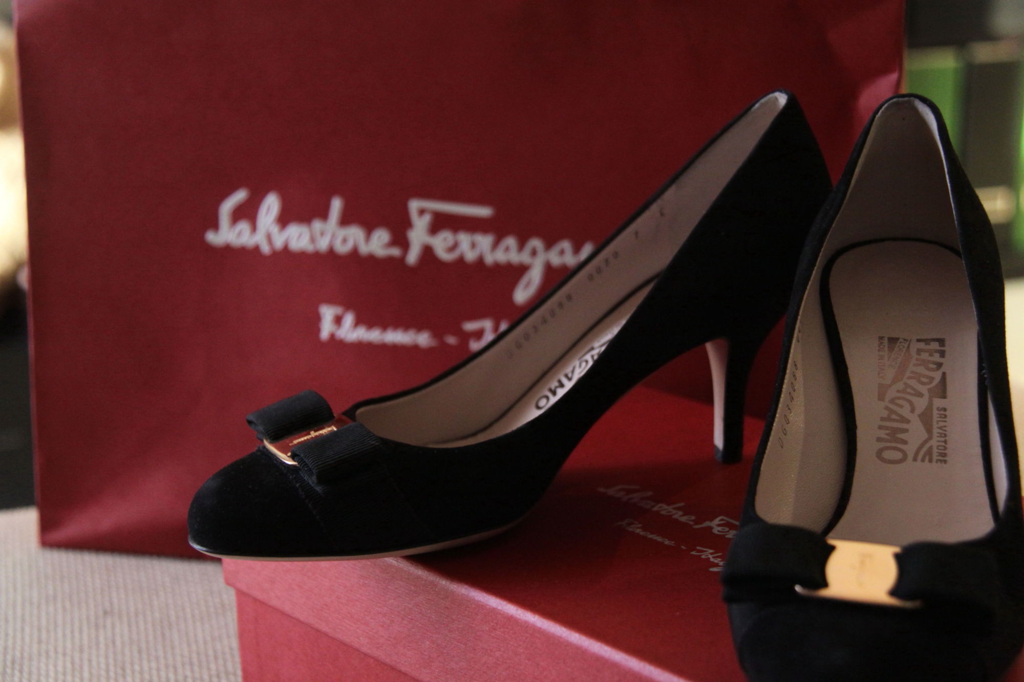 ת9.9������Ʒ Salvatore Ferragamo Nero Suede 7cm High Heels
