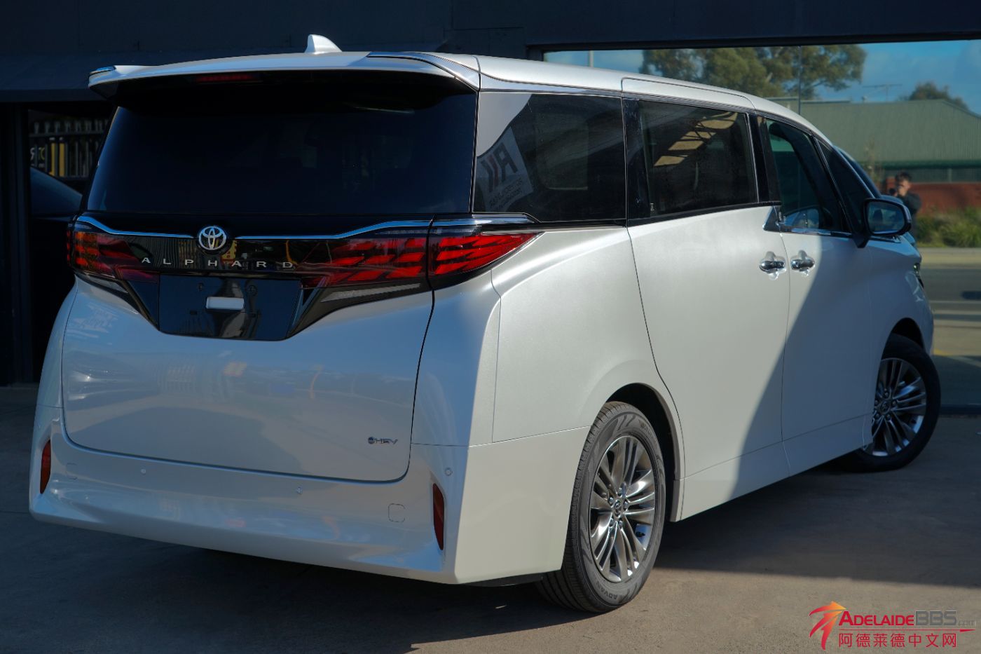 2024 Toyota Alphard Hybrid Z 4.jpg